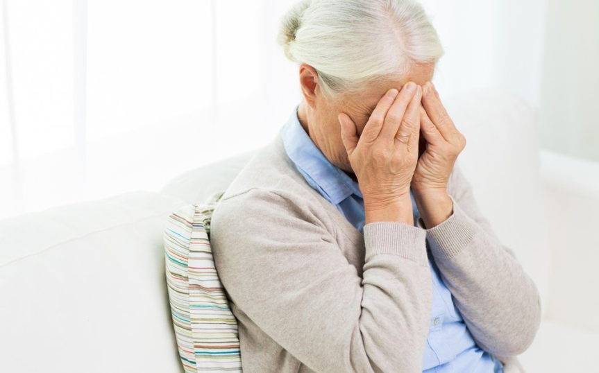 Заболевание на сегодняшний день. Пожилая женщина. Стресс у пожилых людей. Голова пожилого человека. Борьба со стрессом в преклонном возрасте.